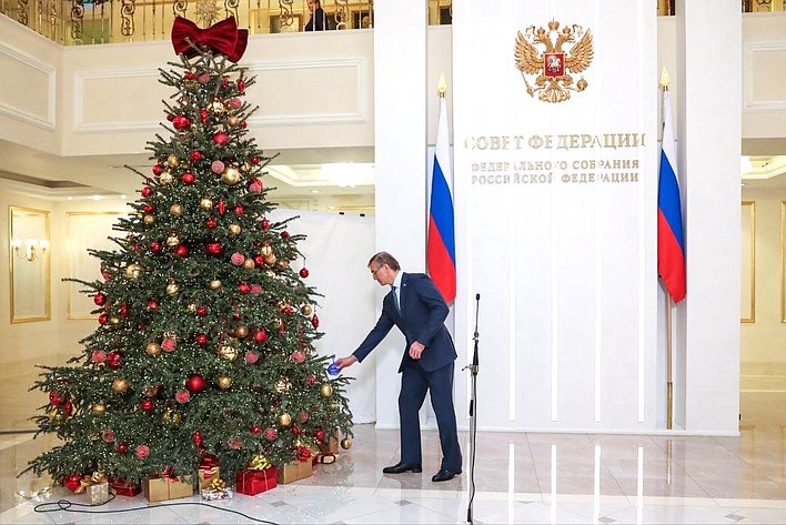 Александр Брыксин исполнил мечту трехлетней девочки из Курской области в рамках акции «Елка желаний»