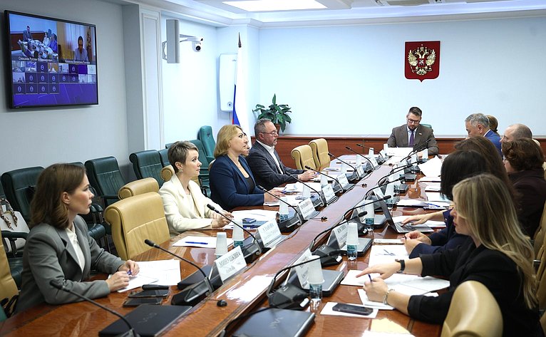 Круглый стол Комитета СФ по конституционному законодательству и государственному строительству «Законодательное обеспечение государственной миграционной политики Российской Федерации в 2025 году: состояние и перспективы»