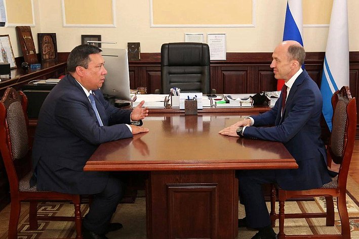 Владимир Полетаев встретился с представителями власти региона, а также посетил перинатальный центр