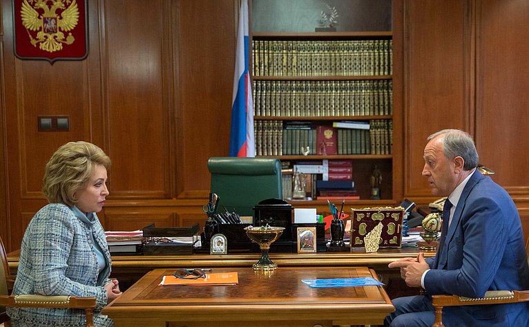 В. Матвиенко обсудила с губернатором Саратовской области В. Радаевым ...