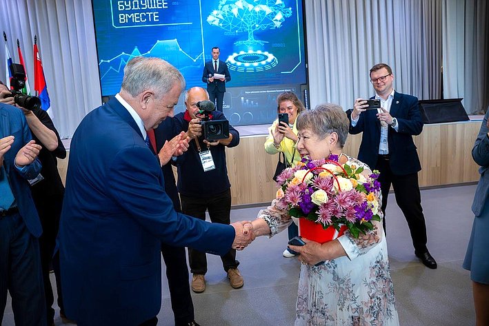 Анатолий Артамонов принял участие в деловой программе финала чемпионата «Профессионалы», проходящего в Калуге