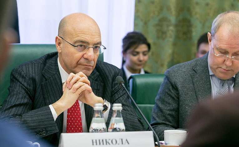 Виктор Озеров провел встречу с председателем Комиссии по обороне Сената Парламента Итальянской Республики Николой Латорре