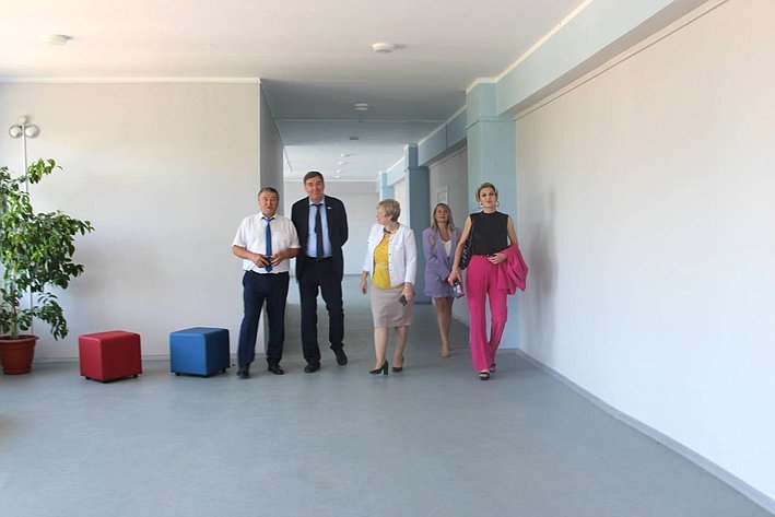 Александр Савин посетил общеобразовательную школу в с. Трубино после завершения в ней капитального ремонта