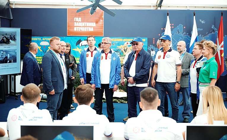 Владимир Якушев в ходе рабочей поездки в Тульскую область ознакомился с проектами участников Международного молодёжного промышленного форума «Инженеры будущего»