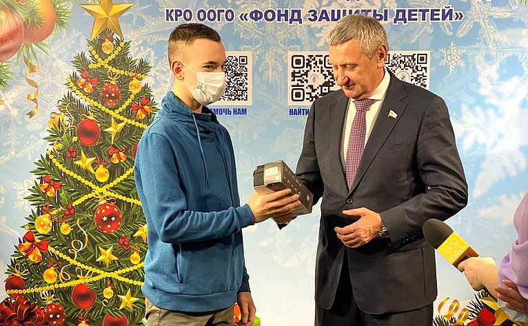 Сергей Муратов принял участие в новогодней акции «Ёлка желаний»