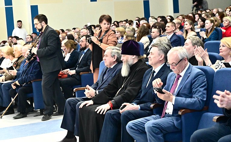 Владимир Городецкий принял участие в церемонии награждения победителей региональных этапов всероссийских педагогических конкурсов