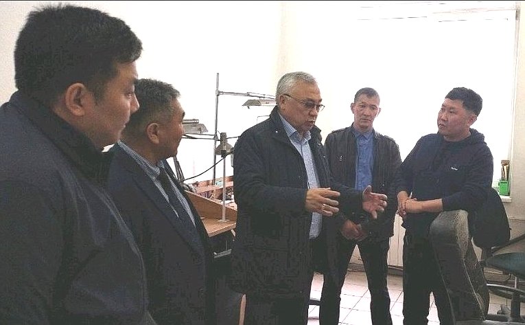 Баир Жамсуев встретился с проходящими лечение в госпитале военнослужащими из Забайкалья, участвовавшими в спецоперации по защите Донбасса