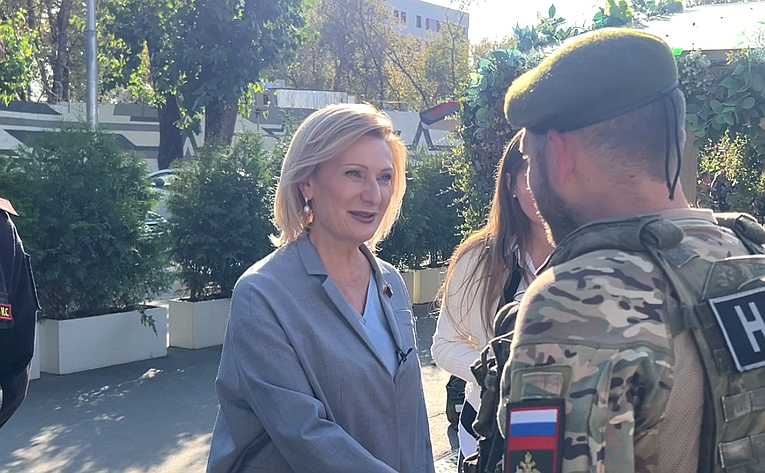 Инна Святенко посетила столичный пункт отбора на военную службу по контракту