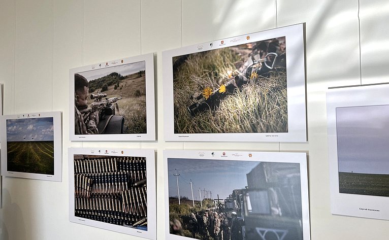 В Челябинске открылась уникальная выставка работ челябинского фотохудожника С. Коляскина о проведении СВО в Донбассе