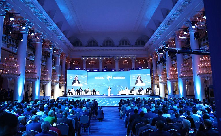 Пленарное заседание второй Международной парламентской конференции «Россия – Африка»