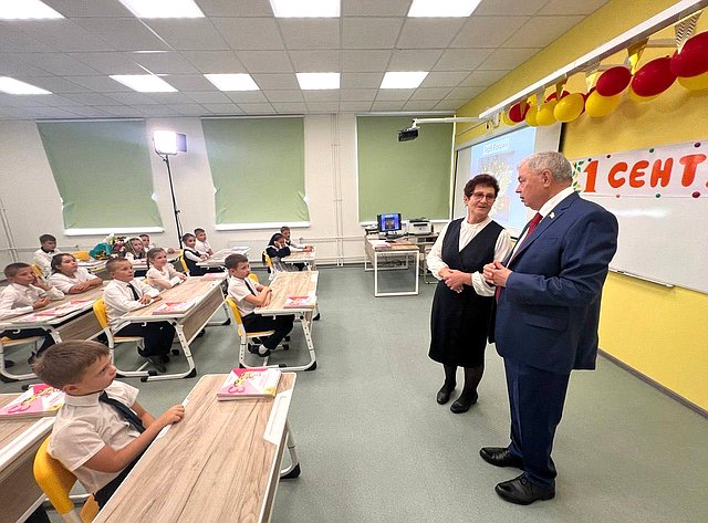 В селе Лопатино Тарусского района состоялось открытие новой средней общеобразовательной школы