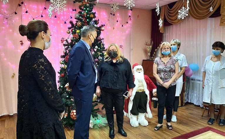 Юрий Валяев посетил специализированный Дом ребенка в Биробиджане