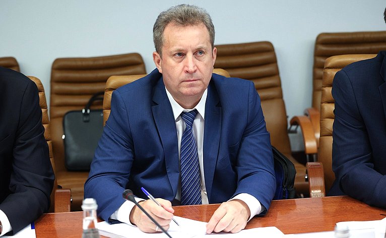 Заседание секции «Цифровая трансформация транспорта» на тему «Обсуждение концепций логистического проекта-международного транспорта БАС-Хаба с применением беспилотных летательных аппаратов между Россией и Китаем»