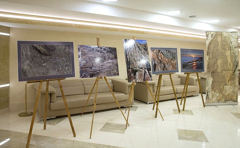 Выставка «Сквозь века и пространства: наскальное искусство России» в Совете Федерации