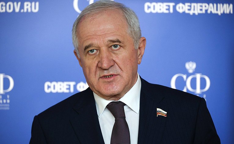 Пресс-подход председателя Комитета Совета Федерации по обороне и безопасности Владимира Булавина