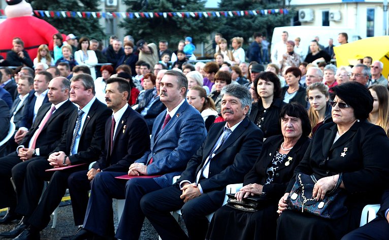 Владимир Харламов в ходе работы в регионе посетил торжественные мероприятия