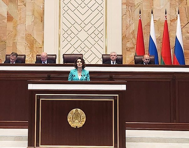 Маргарита Павлова выступила на Парламентских слушаниях в Минске с докладом, посвященном вопросам миграционной политики