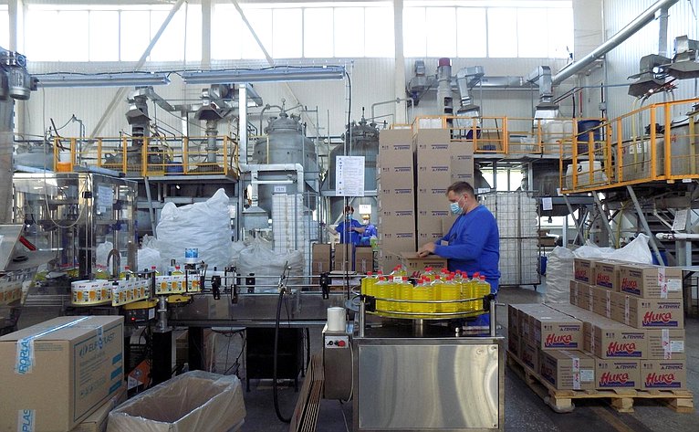 Сергей Мартынов посетил ООО «НПФ «Геникс», который специализируется на разработке и производстве дезинфицирующих жидкостей, используемых для уборки помещений