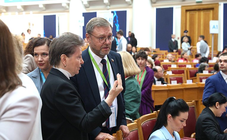 Пленарное заседание IV Евразийского женского форума «Женщины за укрепление доверия и глобальное сотрудничество»