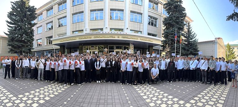 Николай Владимиров поздравил с началом учебного года будущих строителей и инженеров Чебоксарского техникума строительства и городского хозяйства и студентов Чувашского государственного педагогического университета им. И.Я. Яковлева