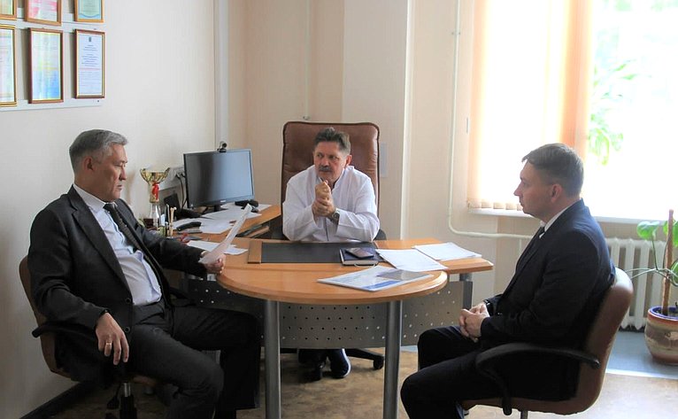 Юрий Валяев в ходе работы в регионе посетил областные больницы