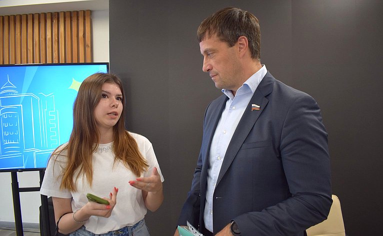 Эдуард Исаков, посетил Югорский Государственный Университет, где встретился со студентами факультета журналистики