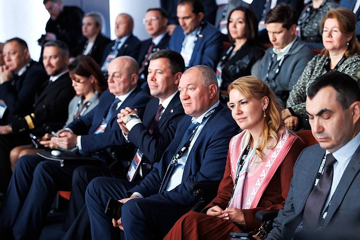 Сенаторы РФ приняли участие в мероприятиях выставки «Платформа будущего: Регион-2030»