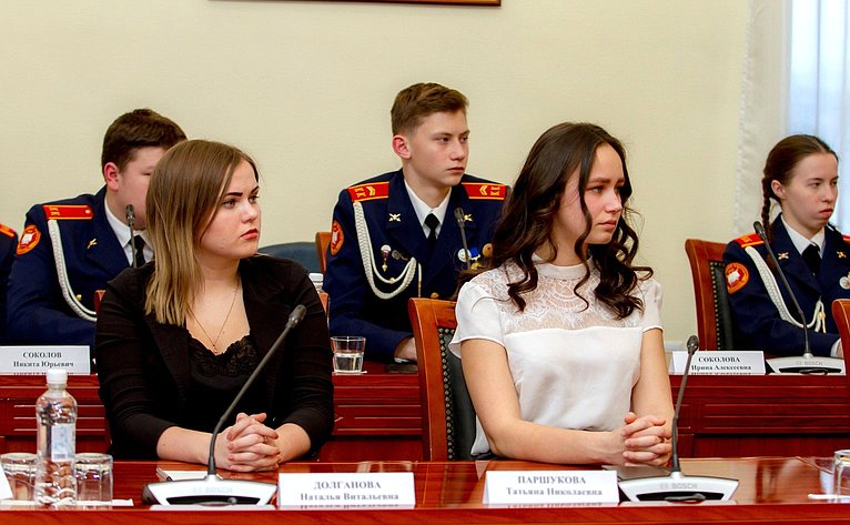 Ю. Воробьев и Н. Тихомиров обсудили с представителями молодежи Вологодской области вопросы патриотического воспитания