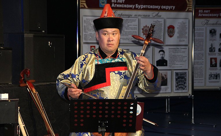 Баир Жамсуев принял участие в прошедшем в регионе благотворительном концерте в поддержку участников спецоперации