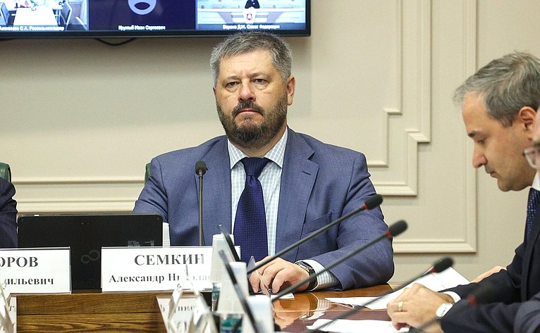 Заседание Совета по развитию транспортного комплекса в субъектах РФ при Совете Федерации