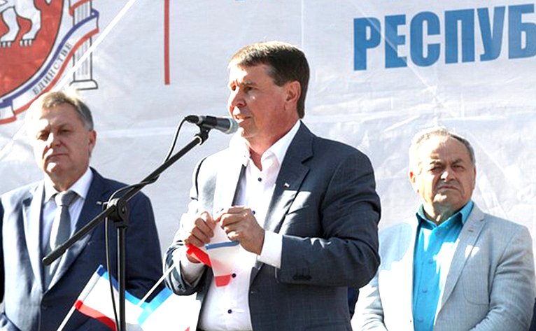 С. Цеков выступил на праздновании Дня Государственного флага и Государственного герба Республики Крым в Симферополе