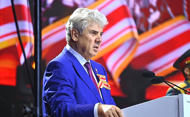 Во время торжественного собрания в Хабаровске Виктор Бондарев огласил послание Председателя Совета Федерации Валентины Матвиенко