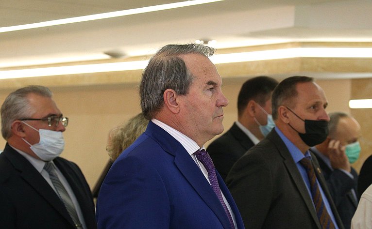 Выставка «90 лет Государственному материальному резерву РФ» проходит в Совете Федерации