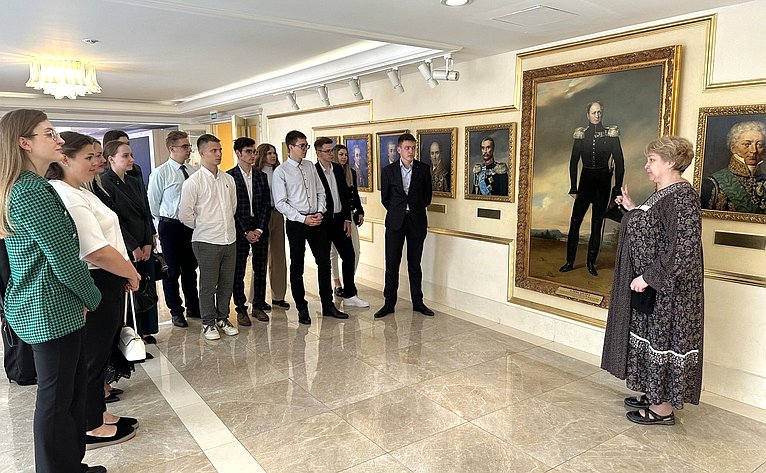 Игорь Мурог организовал экскурсию в Совете Федерации для лучших студентов Рязанского госуниверситета имени С.А. Есенина