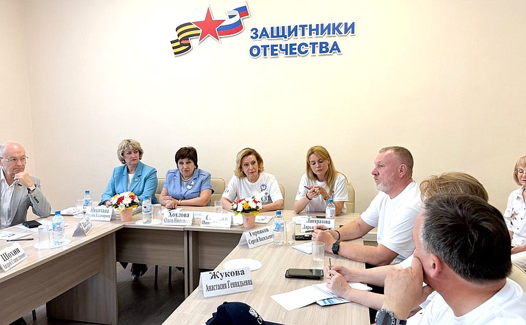 Во Владимире парламентарии посетили филиал Государственного фонда поддержки участников специальной военной операции «Защитники Отечества», где прошла конструктивная беседа с участниками СВО и членами их семей