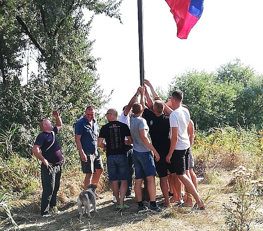 В память о защитниках Отечества, в подмосковной деревне Мокрое была установлена стела «Населённый пункт воинской доблести»