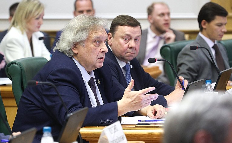 Парламентские слушания на тему «Вопросы управления комплексами индивидуальных жилых домов»