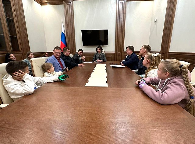 Маргарита Павлова организовала экскурсию в Совет Федерации детей из ДНР и ЛНР