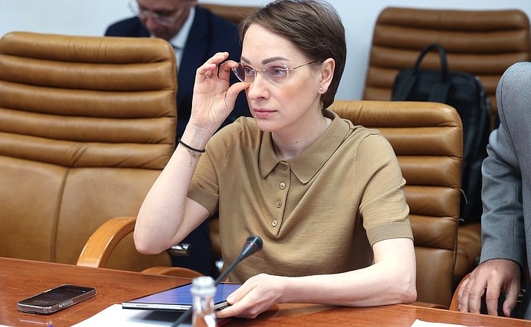 Заседание секции «Цифровая трансформация транспорта» на тему «Электронный документооборот между федеральными органами власти и участниками перевозочного процесса»