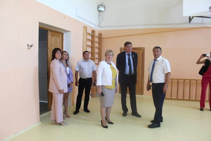 Александр Савин посетил общеобразовательную школу в с. Трубино после завершения в ней капитального ремонта