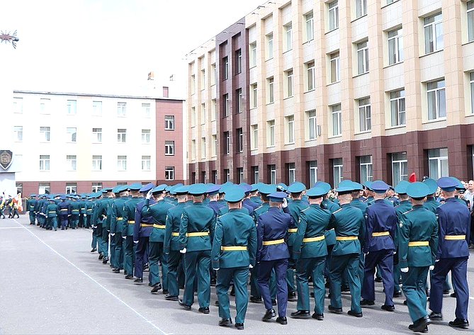 Юрий Воробьев принял участие в церемонии выпуска молодых специалистов Военного ордена Жукова университета радиоэлектроники