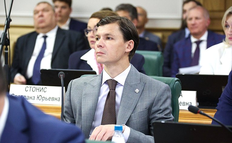 Парламентские слушания на тему «Вопросы управления комплексами индивидуальных жилых домов»