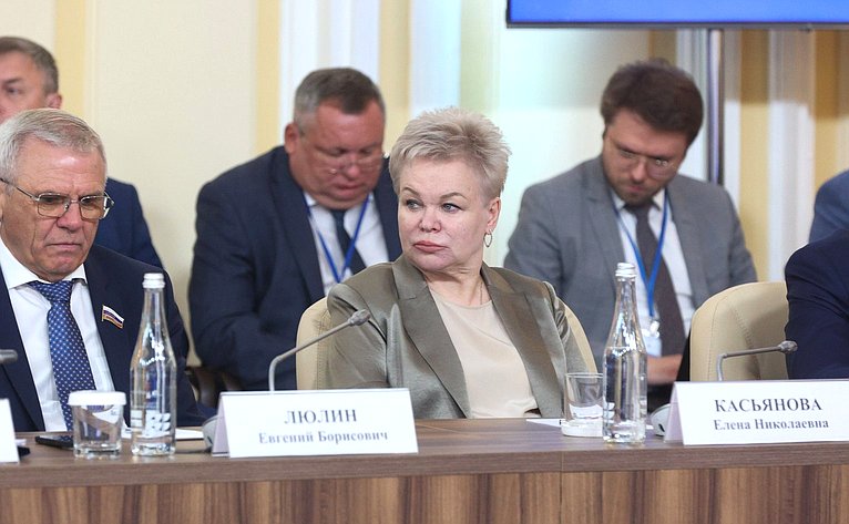 Встреча Председателя СФ Валентины Матвиенко и Председателя Совета Республики Национального собрания Республики Беларусь Натальи Кочановой с руководителями органов государственной власти субъектов Российской Федерации и регионов Республики Беларусь