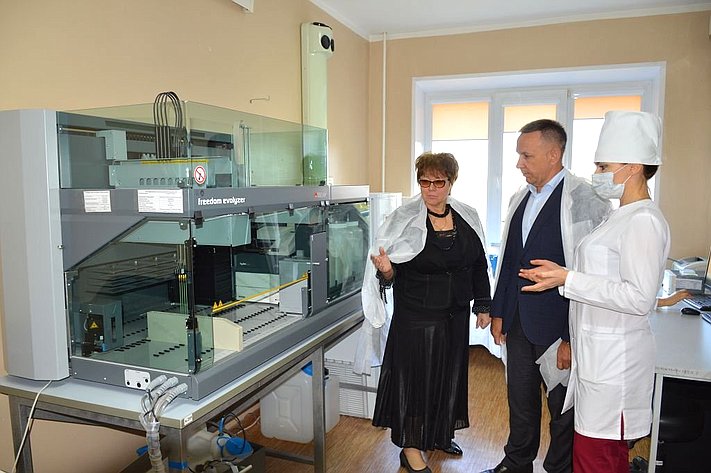 Олег Алексеев в ходе работы в регионе посетил ФГБУ «Саратовская межобластная ветеринарная лаборатория»