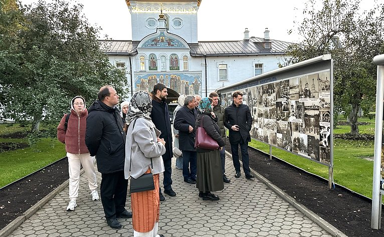 Сенаторы осмотрели площадки, отведенные под реализацию проектов комплексного развития территории и Церковь Иоанна Предтечи в Толчкове