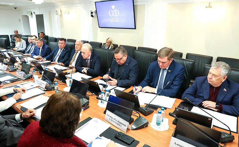 Совещание Комитета Совета Федерации по Регламенту и организации парламентской деятельности «Выборы в 2025 году и общественный контроль за голосованием»