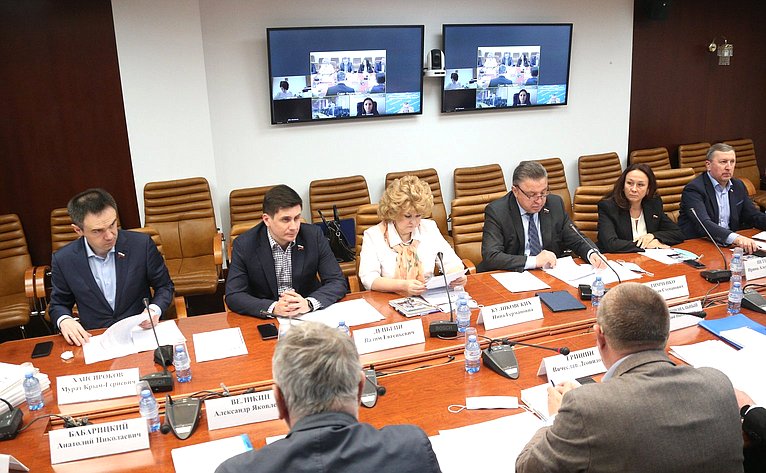 Расширенное совещание Комитета СФ по Регламенту и организацией парламентской деятельности