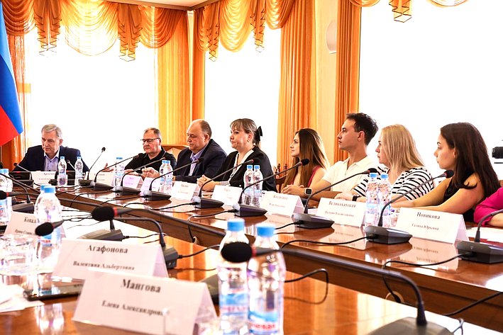 Дарья Лантратова обсудила развитие социального предпринимательства в ЛНР