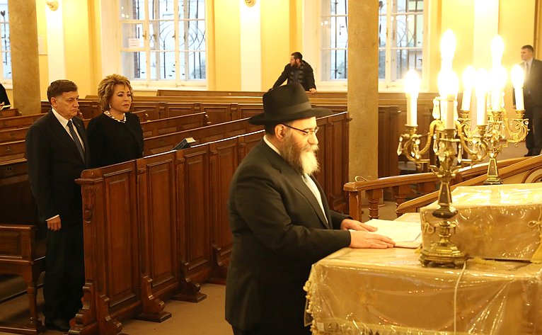 В. Матвиенко в синагоге Санкт-Петербурга