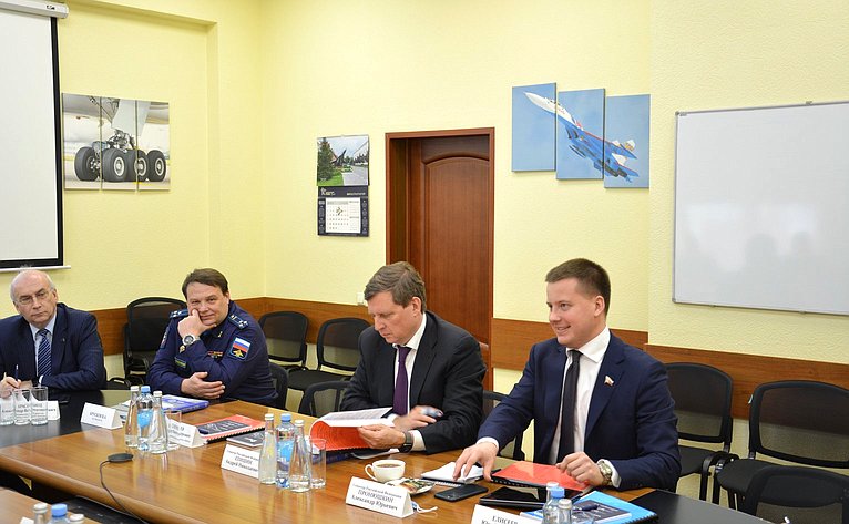 Андрей Епишин провел заседание рабочей группы по вопросам государственной политики в сфере авиастроения
